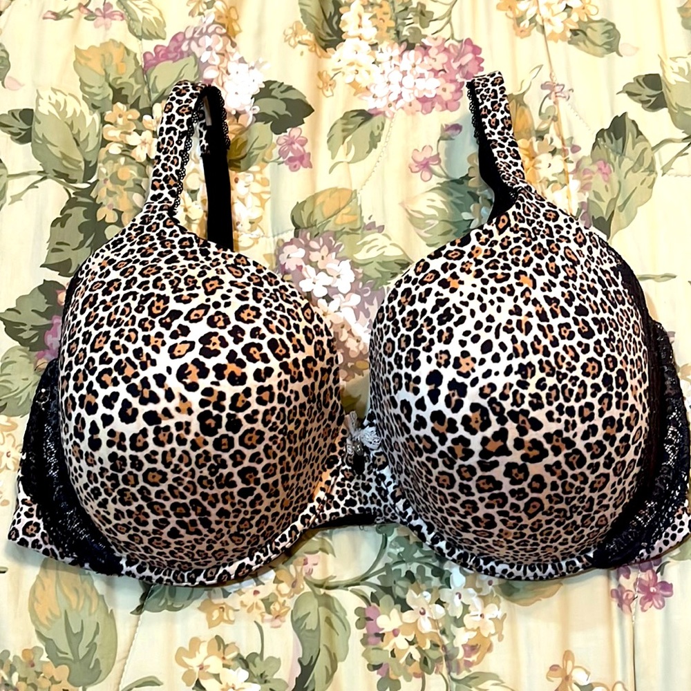 Leopard print, lined perfect coverage “body by Victoria” Victoria’s Secret 38DDD